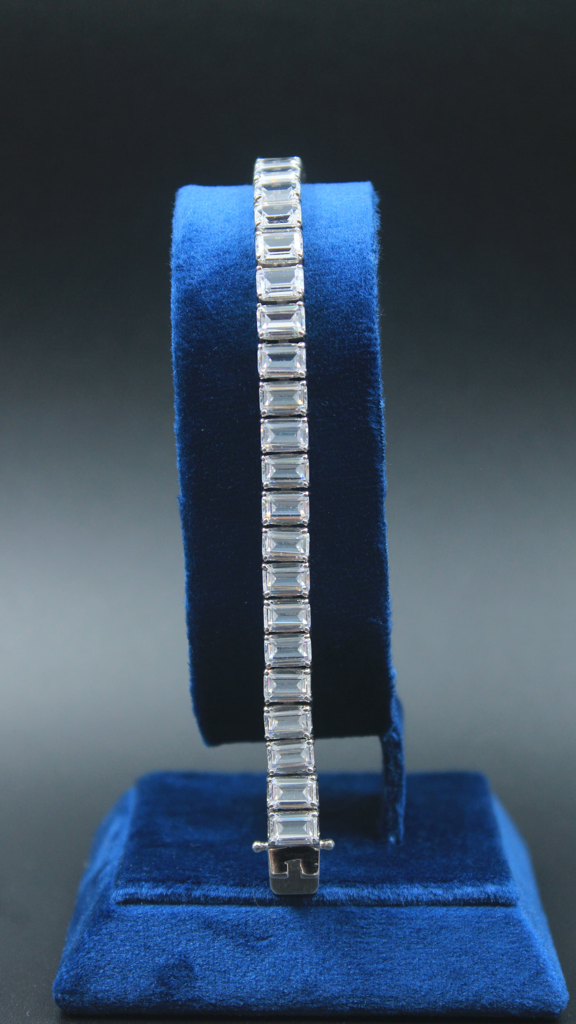 Emerald cut diamonds tennis bracelets 1