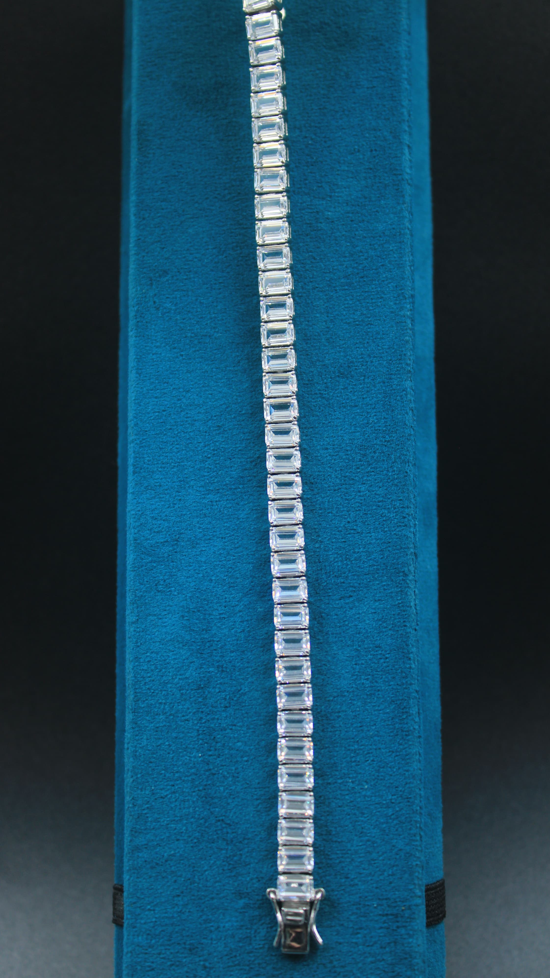Emerald cut diamonds tennis bracelets 3